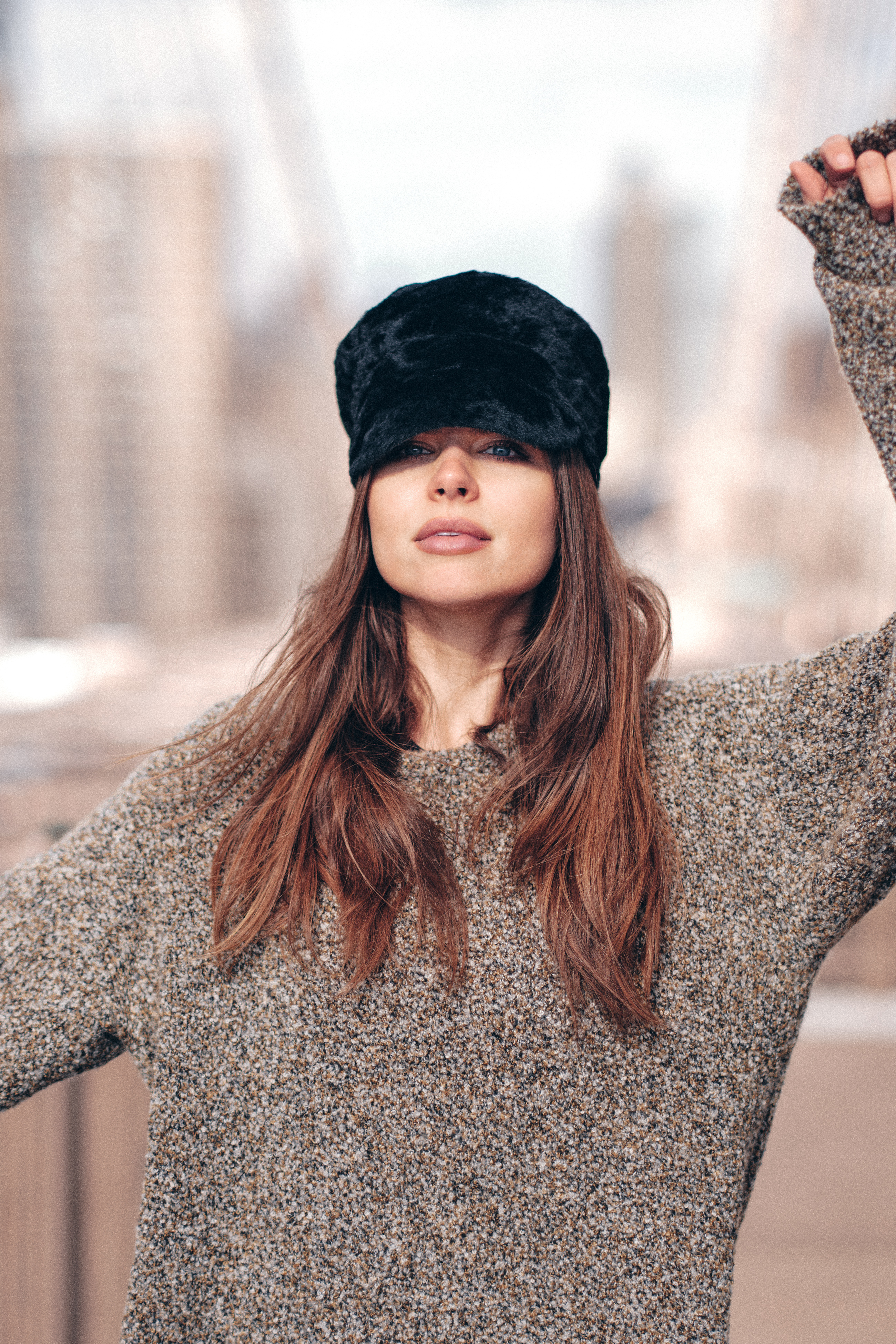 Schwarze Kappe in Lammfell