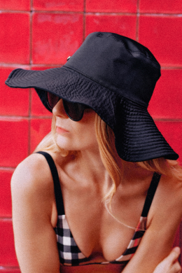 Chapeau à larges bords en soie